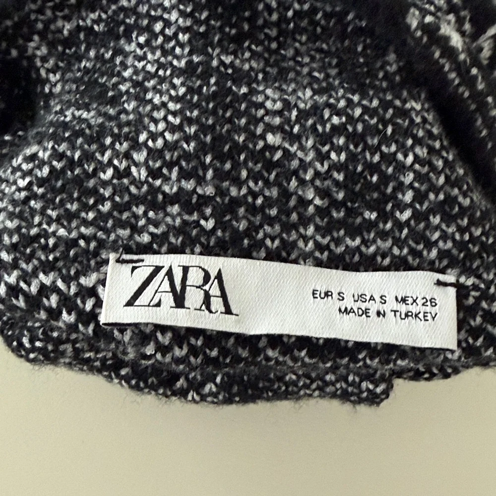 Zara Monochrome Geometric Turtleneck Sweater - Picture 3 of 4